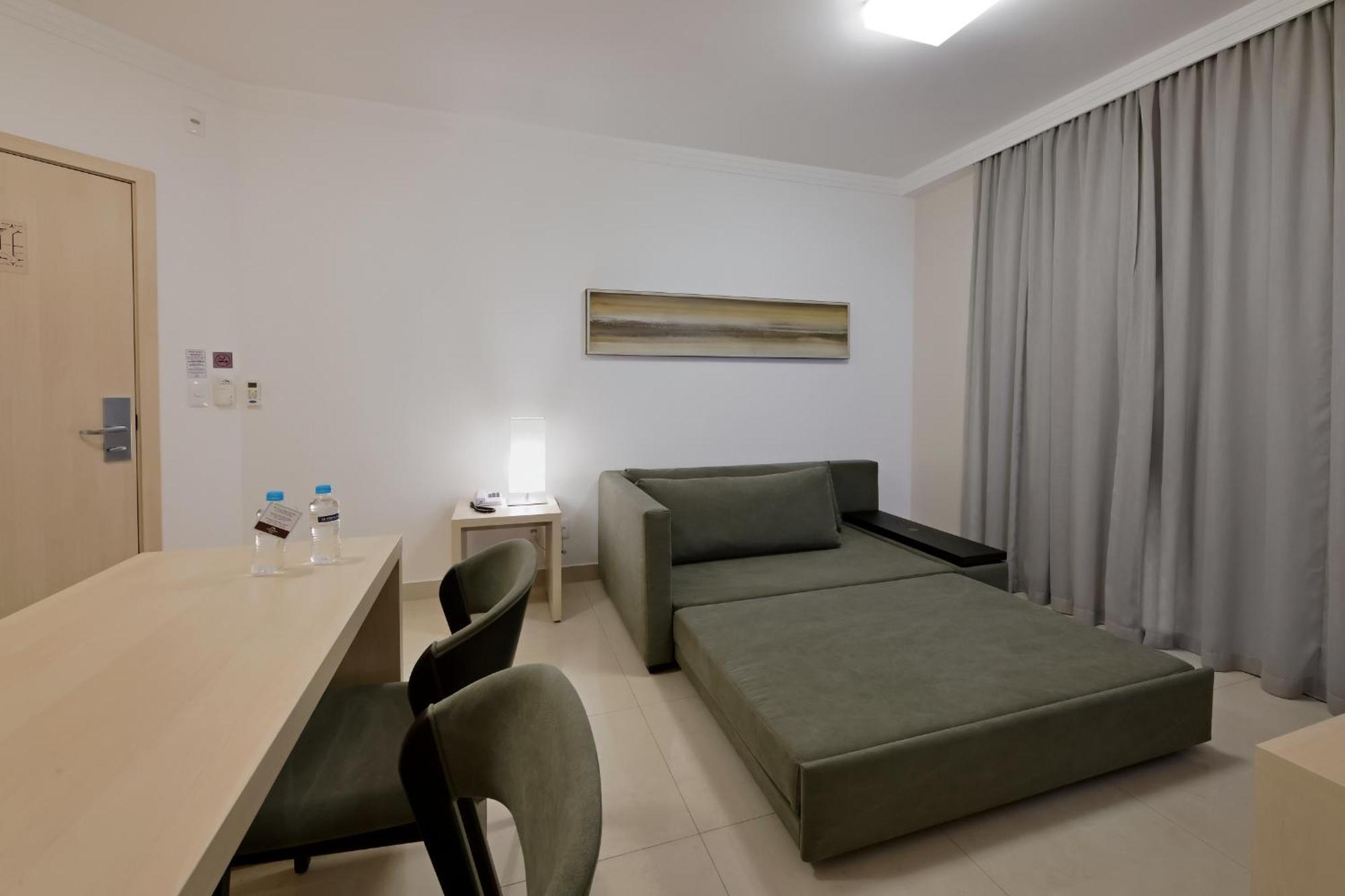 Hotel Mont Blanc Premium Ribeirao Preto Ruang foto A sofa bed