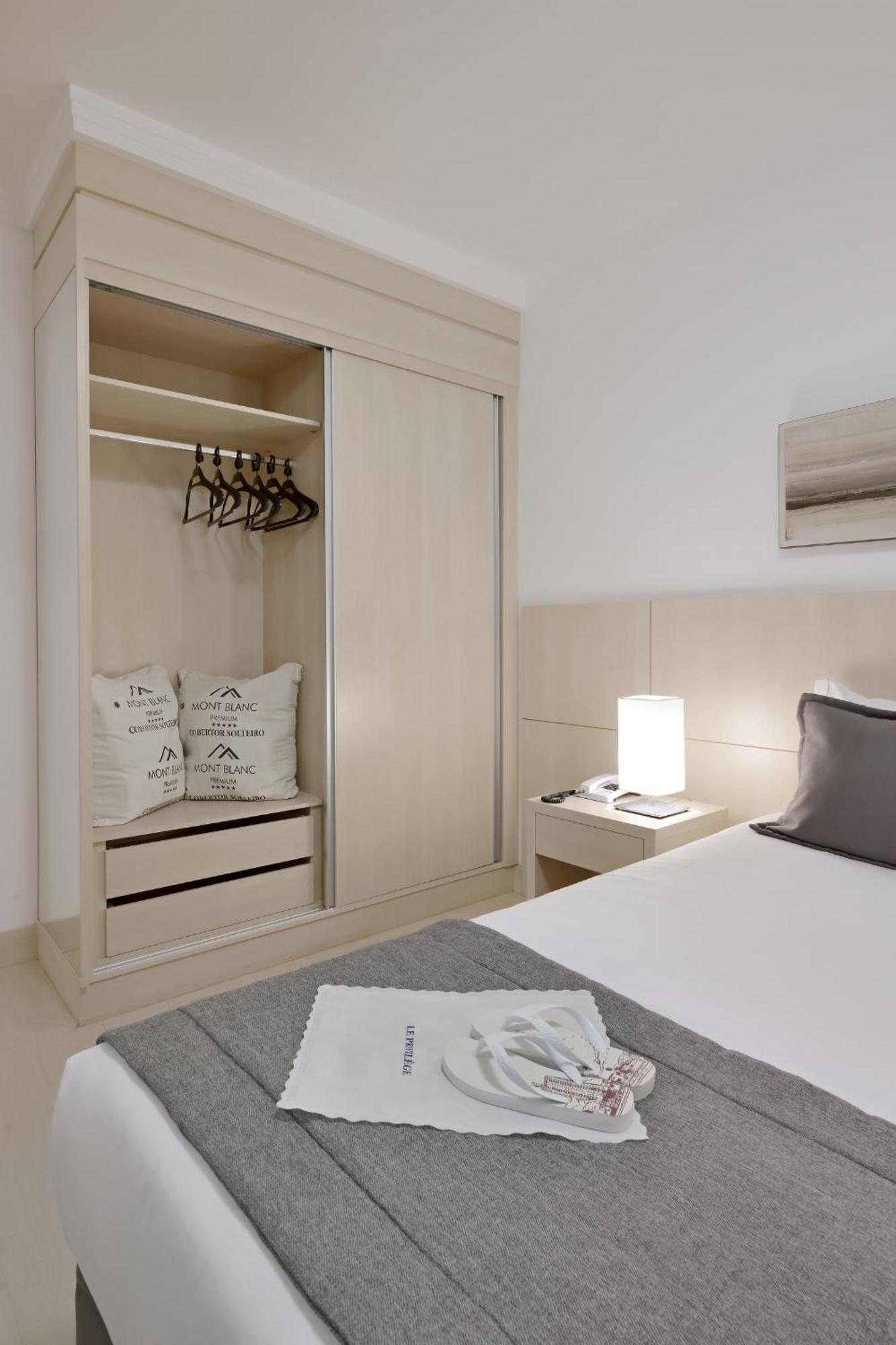 Hotel Mont Blanc Premium Ribeirao Preto Ruang foto Sliding wardrobe