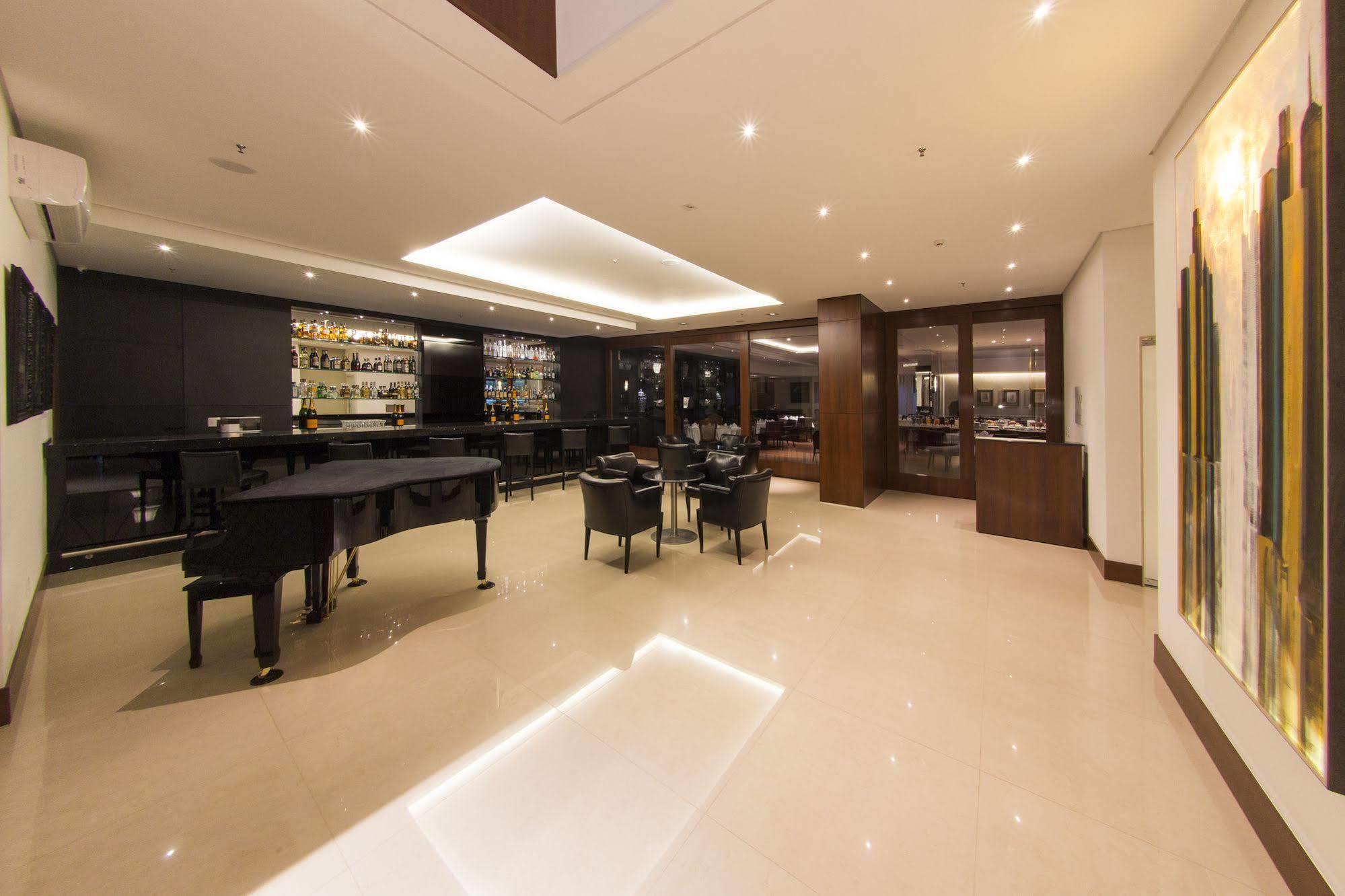 Hotel Mont Blanc Premium Ribeirao Preto Bagian luar foto The interior of the club